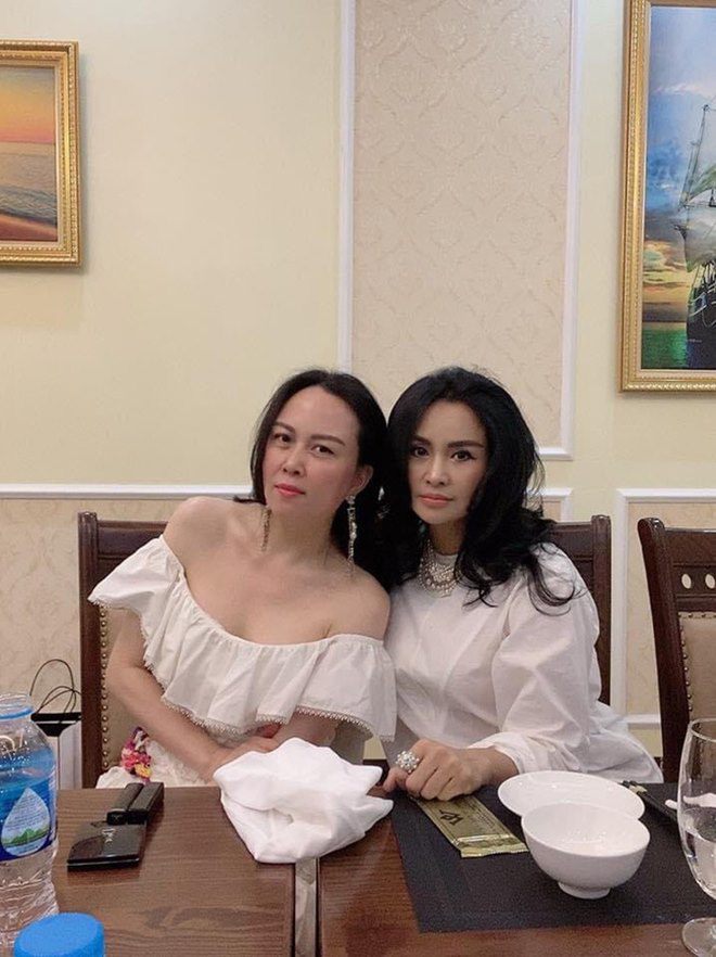 Sao Việt 24h: Ngắm con gái mắt to, xinh như búp bê của ca sĩ Ngọc Anh và tình trẻ - 9