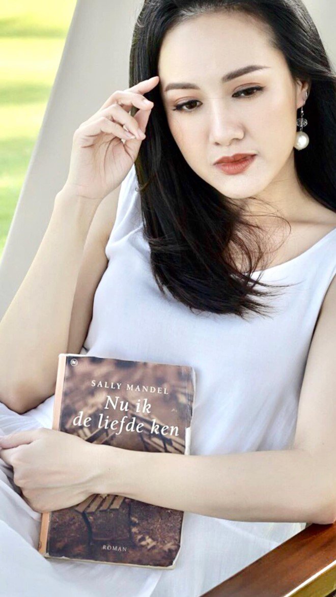 Trên mạng xã hội, nữ MC Thời sự thường xuyên khoe những bộ ảnh đẹp của mình.