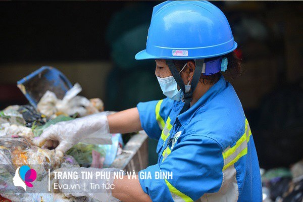 Mẹ đơn thân thu gom rác bị nợ lương ở Hà Nội: Bị mắng chửi, con không dám đến trường - 5