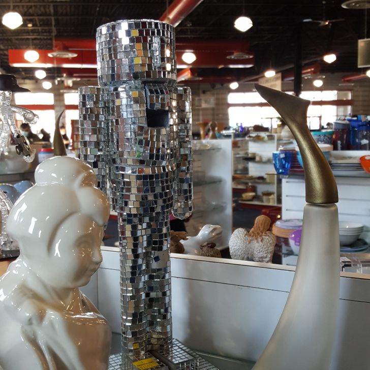 Ai cần một quả cầu disco khi bạn đã có cả một vũ trường ... kẹo hạt dẻ trong tay?