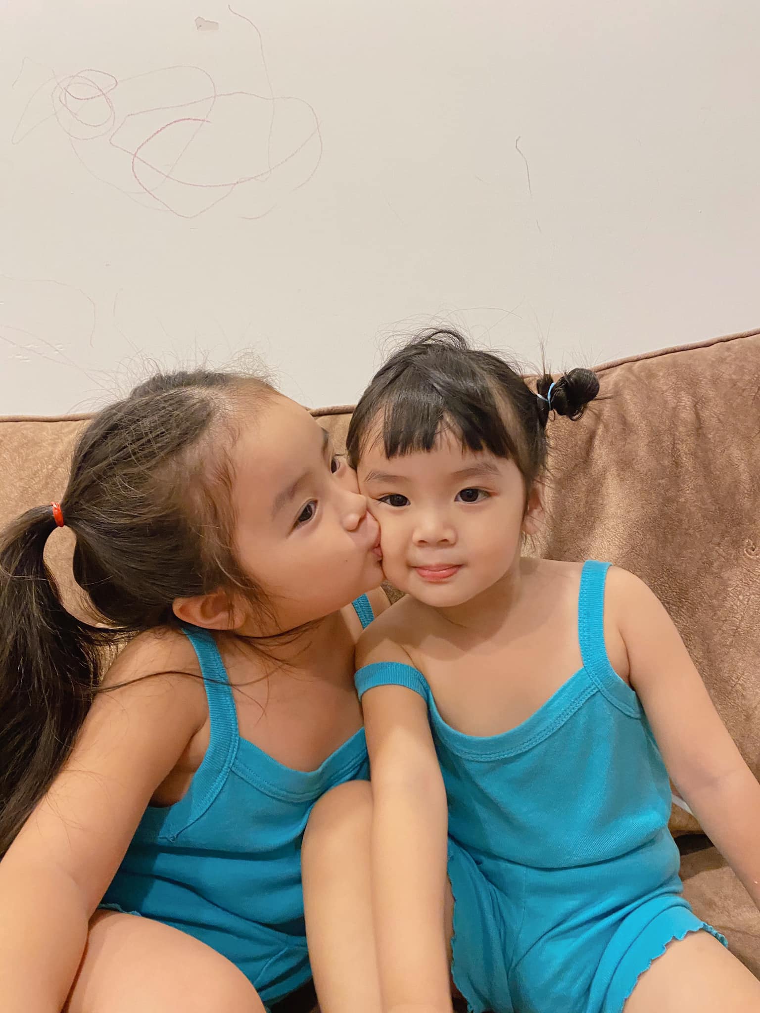 Sao Việt 24h: Vợ cũ Hoài Lâm khoe 2 ái nữ xinh, bé đầu ngày càng trổ nét mỹ nhân - 5