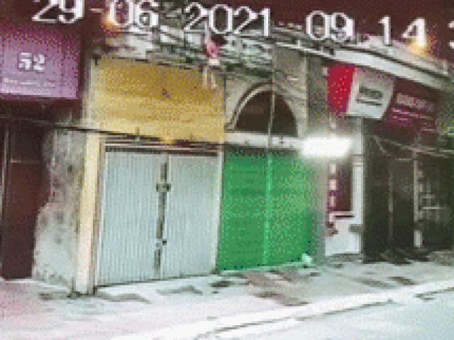 Thót tim cảnh bé gái 4 tuổi rơi từ tầng 2 xuống đất được người đi đường đỡ kịp