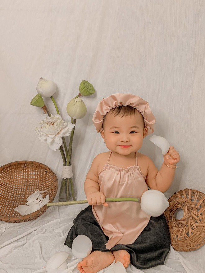 Mẫu nhí tên Khánh Quỳnh, rất đáng yêu và kháu khỉnh.