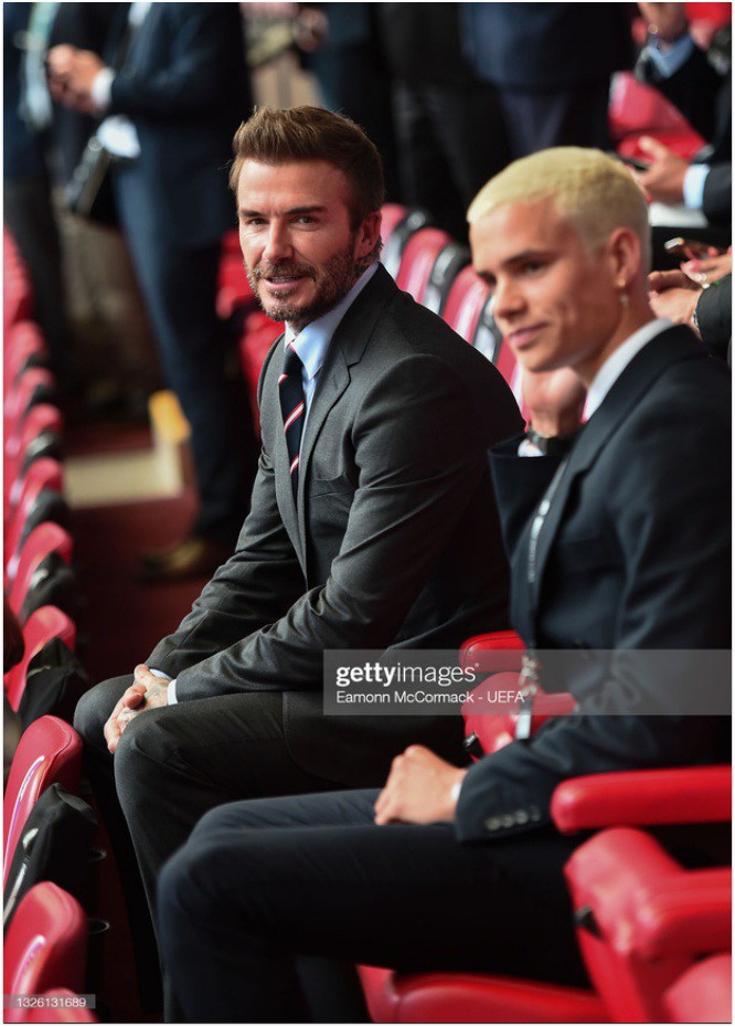 Cựu tuyển thủ thu hút ánh nhìn của người hâm mộ.