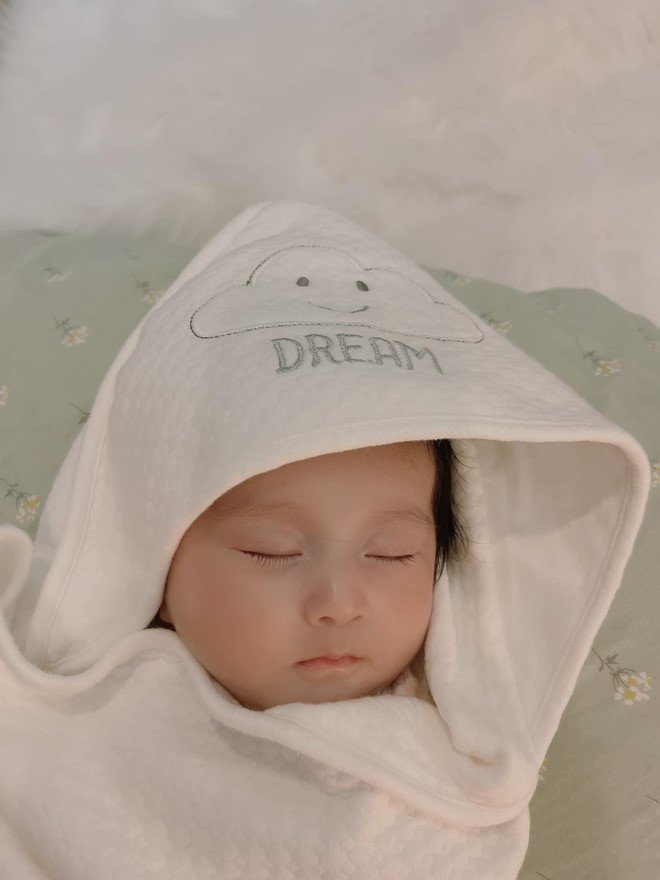 Bé như một thiên thần thực thụ khi ngủ.