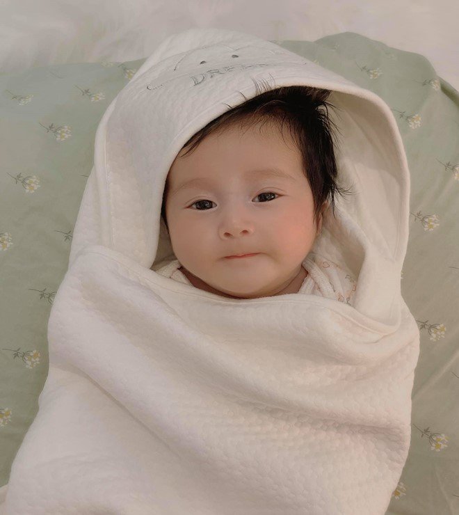 Hình ảnh con gái vừa được Trương Kiều Diễm đăng tải.