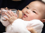 Sức khỏe - Ai cũng cần uống nước nhưng riêng trẻ ở độ tuổi này càng uống nhiều càng nguy hiểm