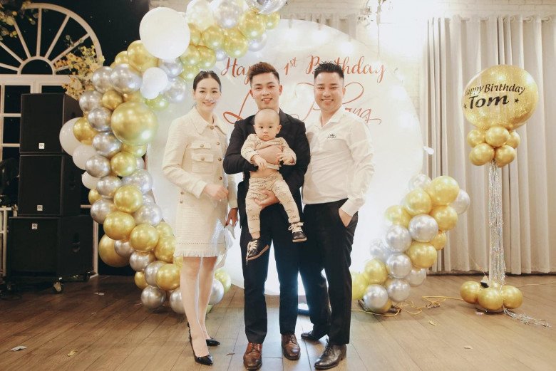 Little-known daughter of Dam Vinh Hung: Become airport hotgirl, give birth with Huu Cong - 10