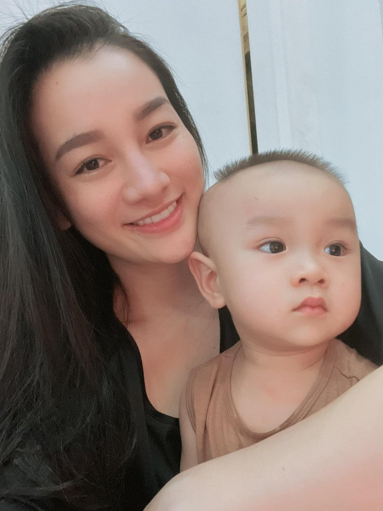 Little-known daughter of Dam Vinh Hung: Become airport hotgirl, give birth with Huu Cong - 8