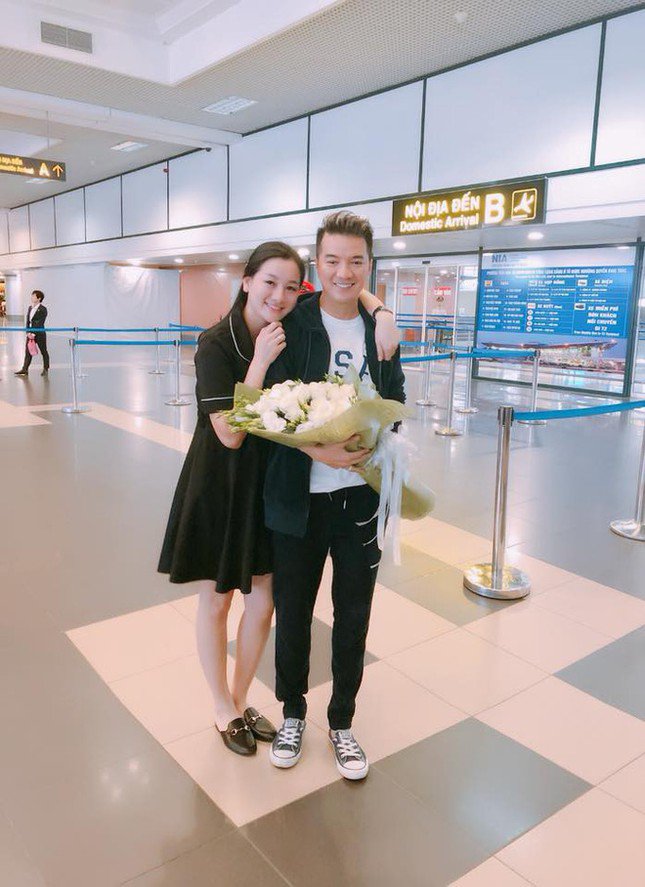 Little-known daughter of Dam Vinh Hung: Become airport hotgirl, give birth with Huu Cong - 1