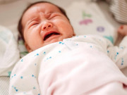 Làm mẹ - Cách nhận biết và chăm sóc trẻ sơ sinh bị táo bón