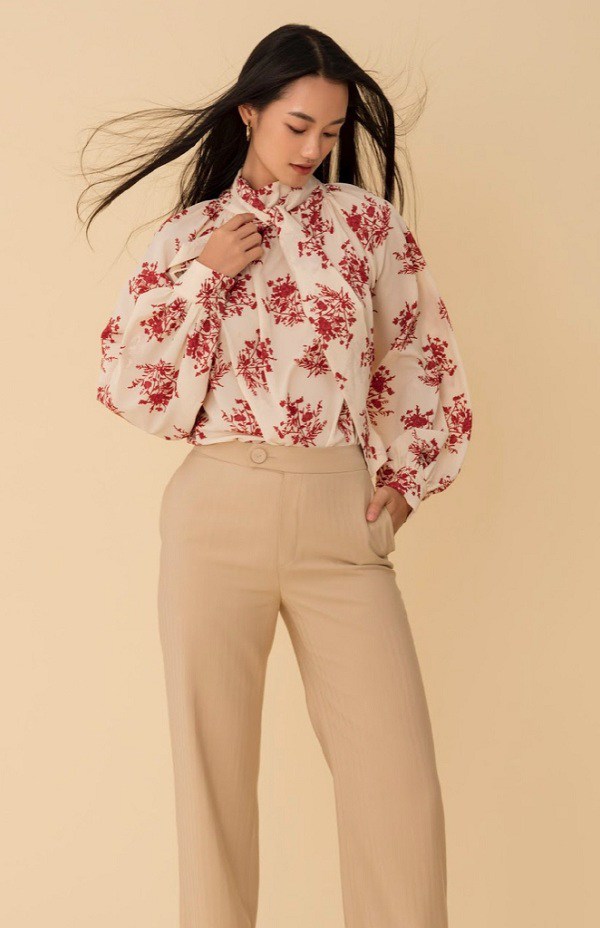It turns out that flowers bloom in spring because... every woman has at least one flower blouse - 1