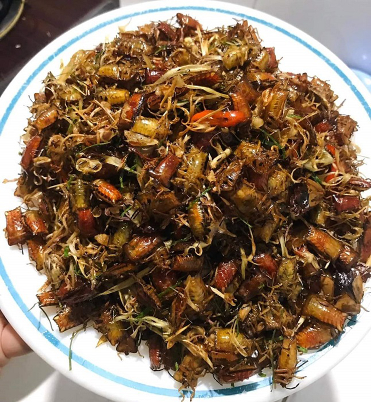 Vị của nó rất đặc biệt, vừa bùi vừa béo lại cay cay như bạc hà. Chưa ăn thì sợ nhưng ăn vào xong chắc chắn sẽ nghiện