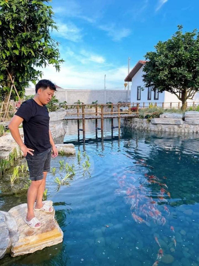 Owning a house by the sea: Phan Nhu Thao builds a house for a guard who is also big, Dong Nhi is no less competitive - 11