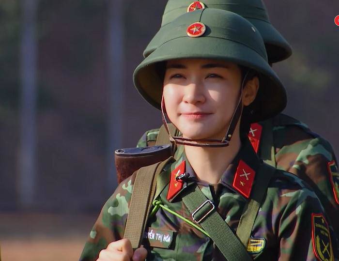 Hòa Minzy tuyên bố thích làm bộ đội.