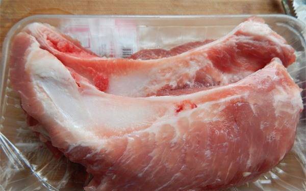 This is the most valuable part of the pork, it is rich in calcium and collagen, although a little, you should try to buy it - 1