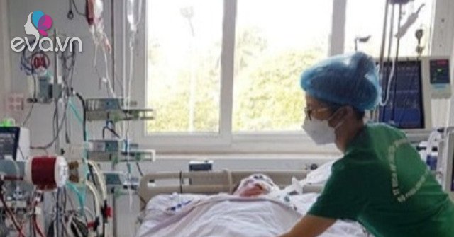 Nghe A woman with no underlying medical condition suddenly has a heart attack and is in critical condition