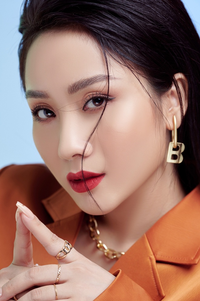 Cho đến hiện tại, cô nàng Á quân ngày càng xinh đẹp, yêu kiều và đặc biệt là sở hữu vóc dáng đáng ngưỡng mộ với những đường cong thướt tha, hút mắt.