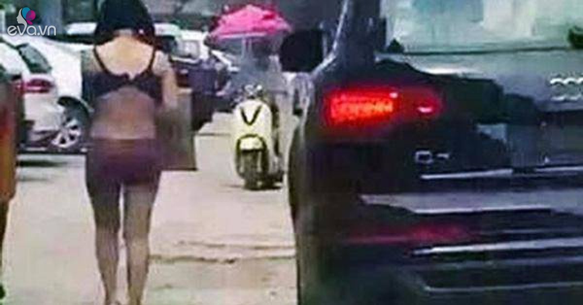 Woman in underwear walking in the middle of the street, sad to know the reason behind it