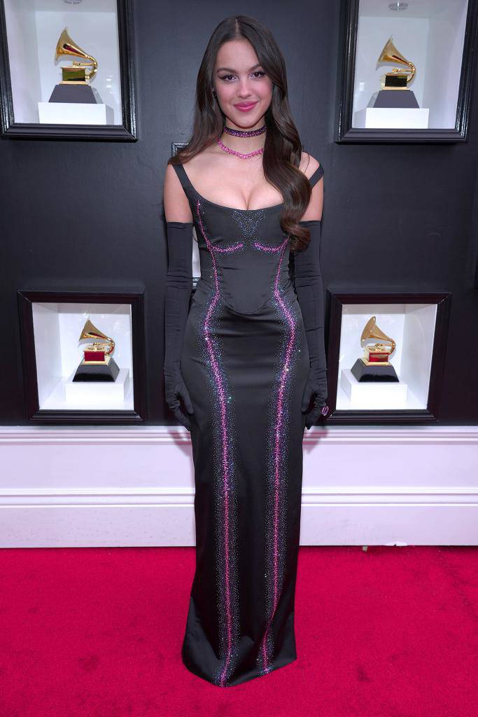 The red carpet of the 2022 Grammys shows up almost 3 decades of dress still like freshly printed - 6