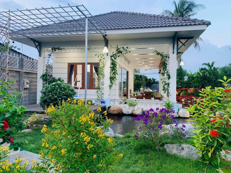 Dong Nai's mother gave her husband a 720m2 garden house, as beautiful as a tourist area - 1