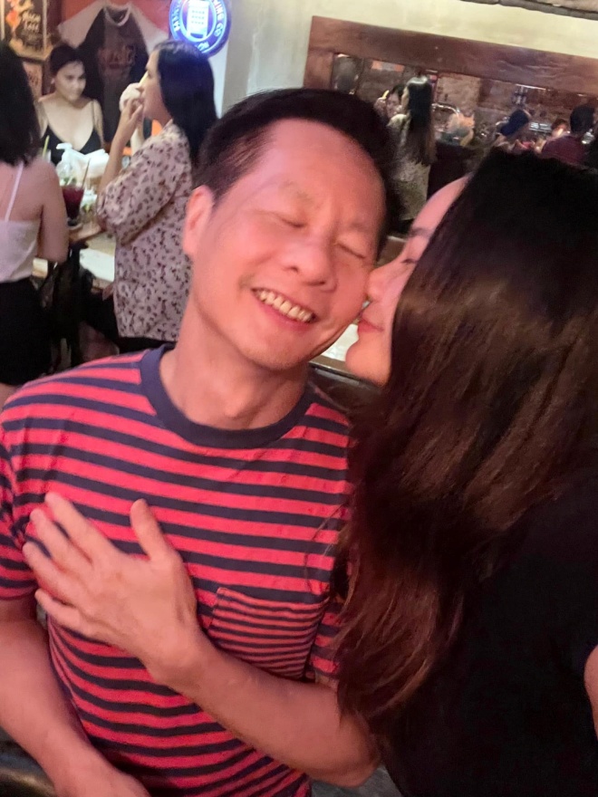 Who is happier than Phan Nhu Thao: Rich husband gives all his wealth, sees photos of his wife every day - 7