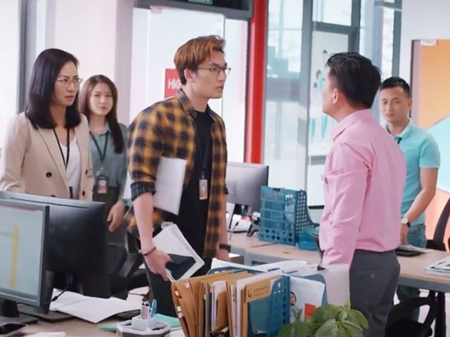Thương Ngày Nắng Về 2: Rời xa vòng tay Trang là bão tố, Duy bị sếp mới đánh bầm mặt
