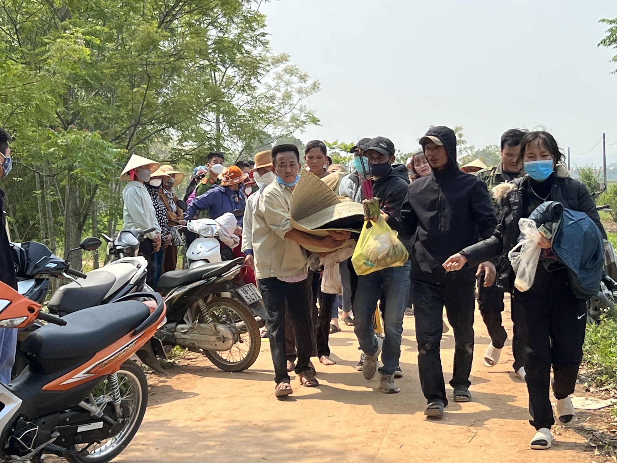 6th grader drowning case in Thanh Hoa: All 5 bodies found - 1