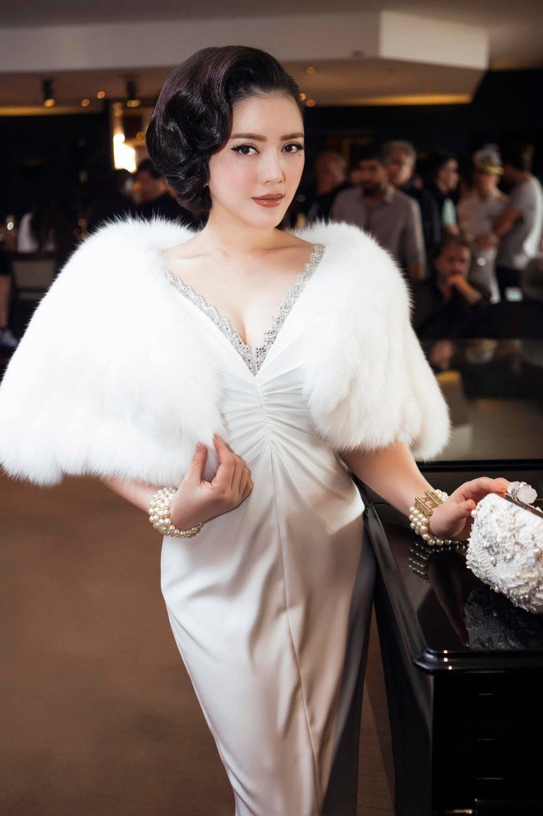 Ly Nha Ky returns to the 2022 Cannes Film Festival, people prepare to see a series of multi-billion dollar dresses - 1