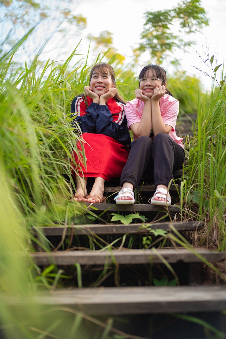 Short and small, MC Diep Chi shows how to raise a tall daughter - 14