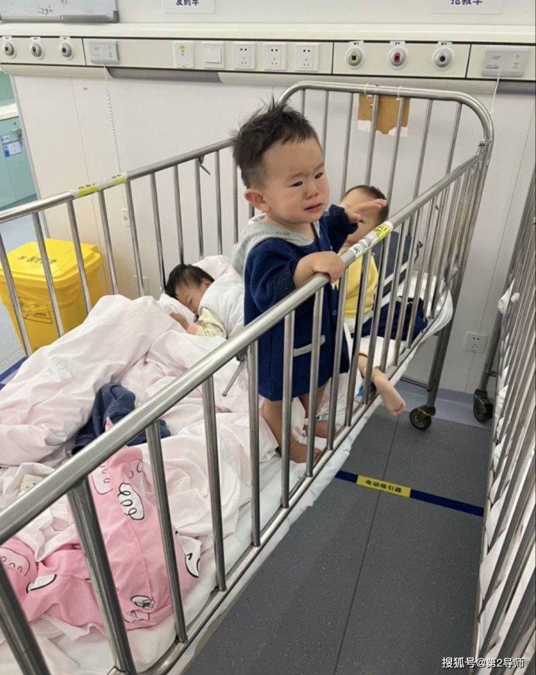 Dozens of Children in China Quarantine Cry Because No One Cares, Looks Sad - 3