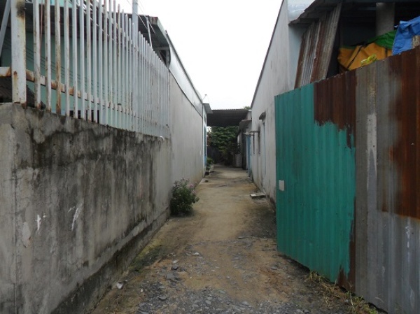 Dãy trọ cho thuê của vợ chồng anh T trước khi bán.