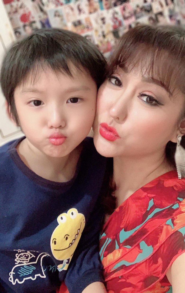 6-year-old son Phi Thanh Van earns 39 million dong, immediately pays filial piety to his mother - 7
