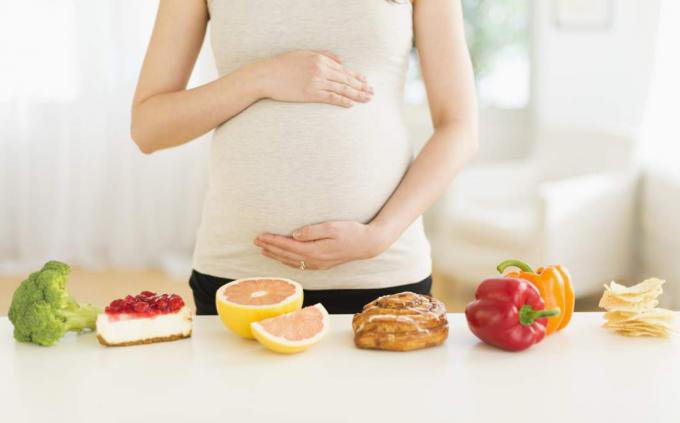 What should pregnant women in the last 3 months of pregnancy eat to get pregnant and give birth?  - first