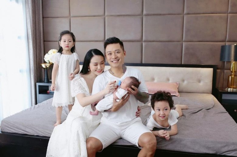 Love a wife who can pass Tuan Hung: Stop singing at home to take care of children, sell cars and buy houses for his wife - 1