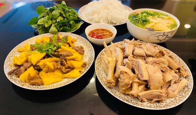 Manh Truong's wife shows off delicious rice and sweet soup, the actor's comment is curious - 16
