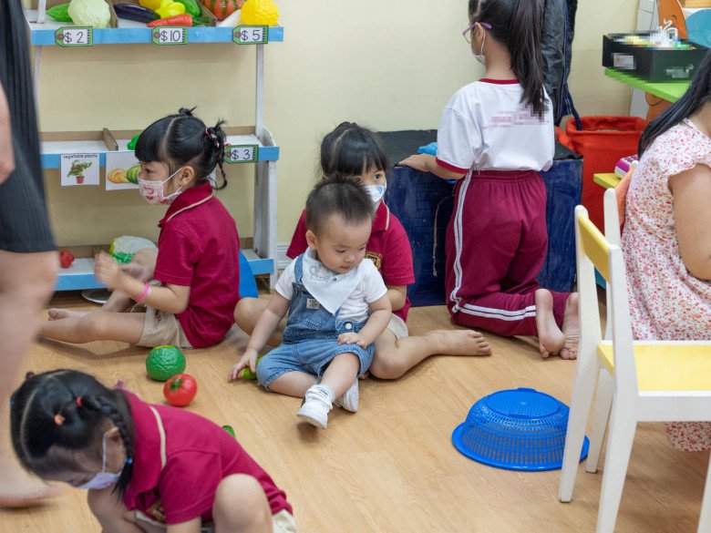 U42 has super cute twins, Duong Khac Linh spends kindergarten tuition fees up to half a billion VND/year - 5