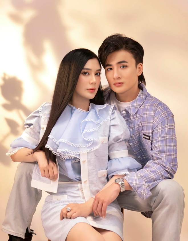 Lâm Khánh Chi tiết lộ tình tin đồn của cô đã có người yêu. Trước đó, cả hai liên tục tung ra nhiều bộ ảnh tình tứ.