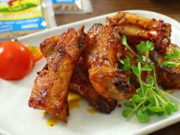 3 cách làm sườn nướng mật ong thơm mềm, không bị khô ngon tuyệt