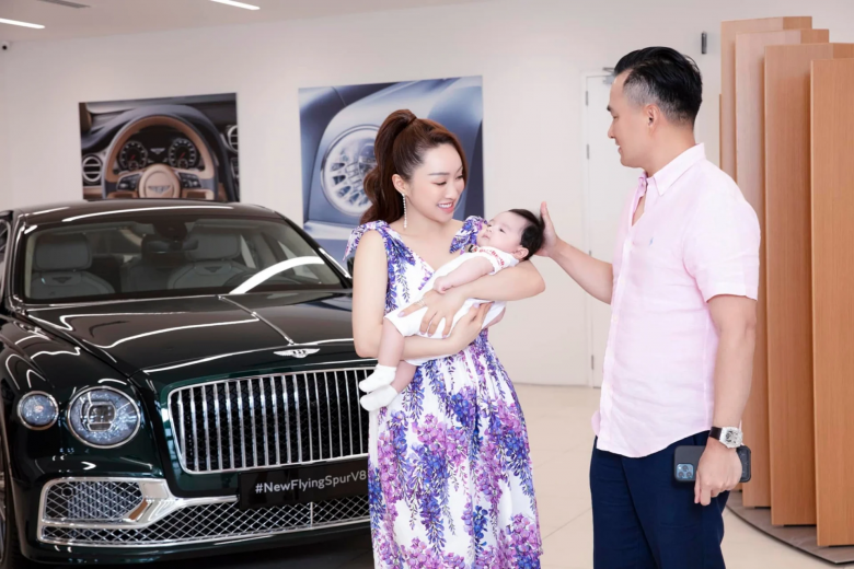 The second time being a father after 21 years, Chi Bao still raised his son well, bought a car of tens of billions to carry his son - 5