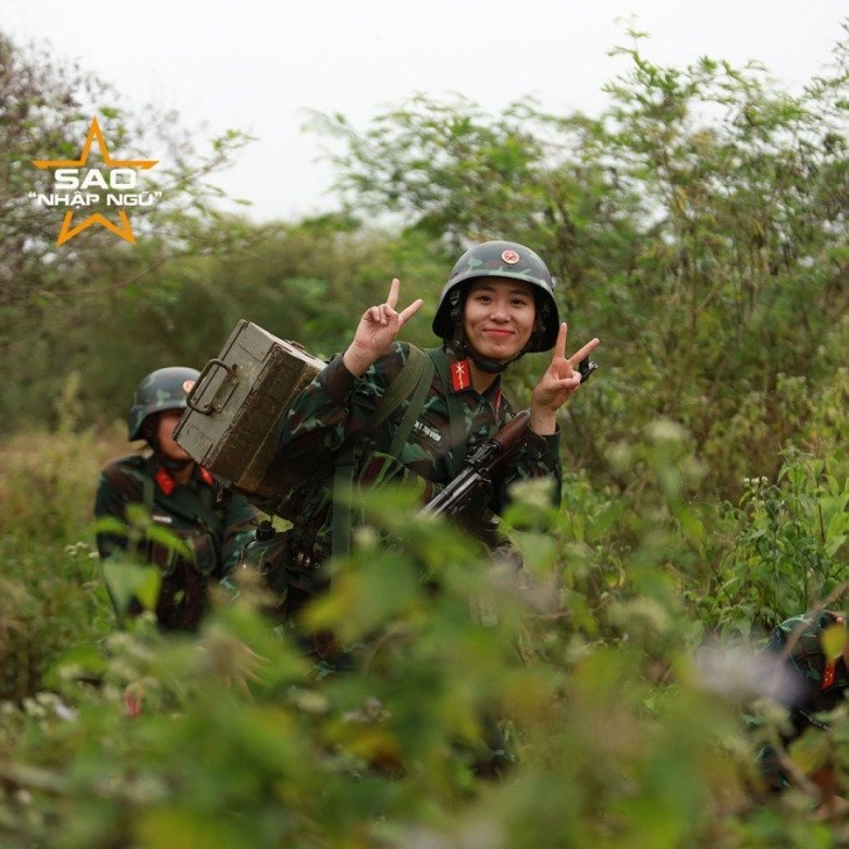 The female soldier's skin is as white as a grapefruit, making Hoa Minzy also praise - 8