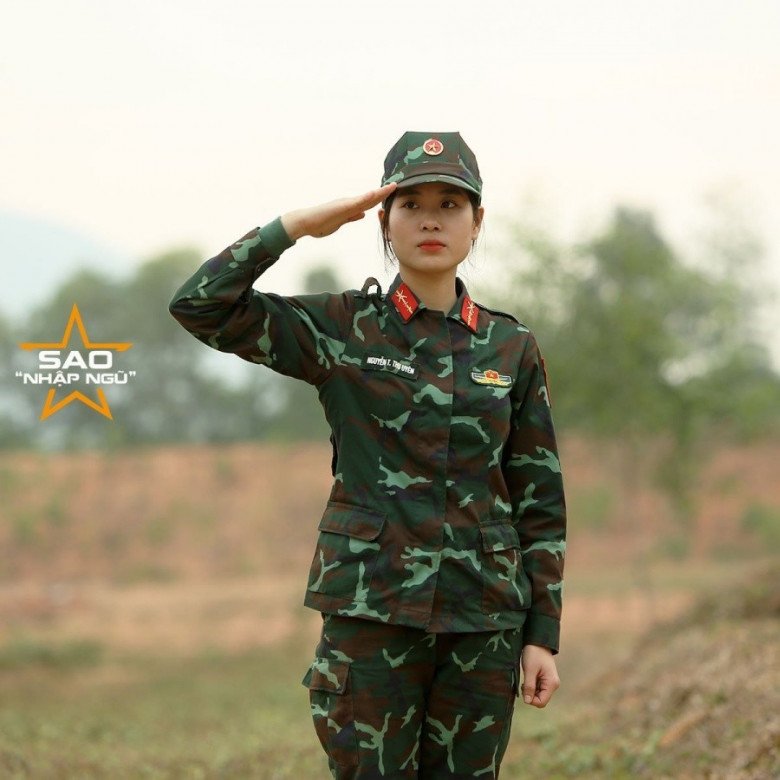 The female soldier has a skin as white as a grapefruit, making Hoa Minzy also praise - 6
