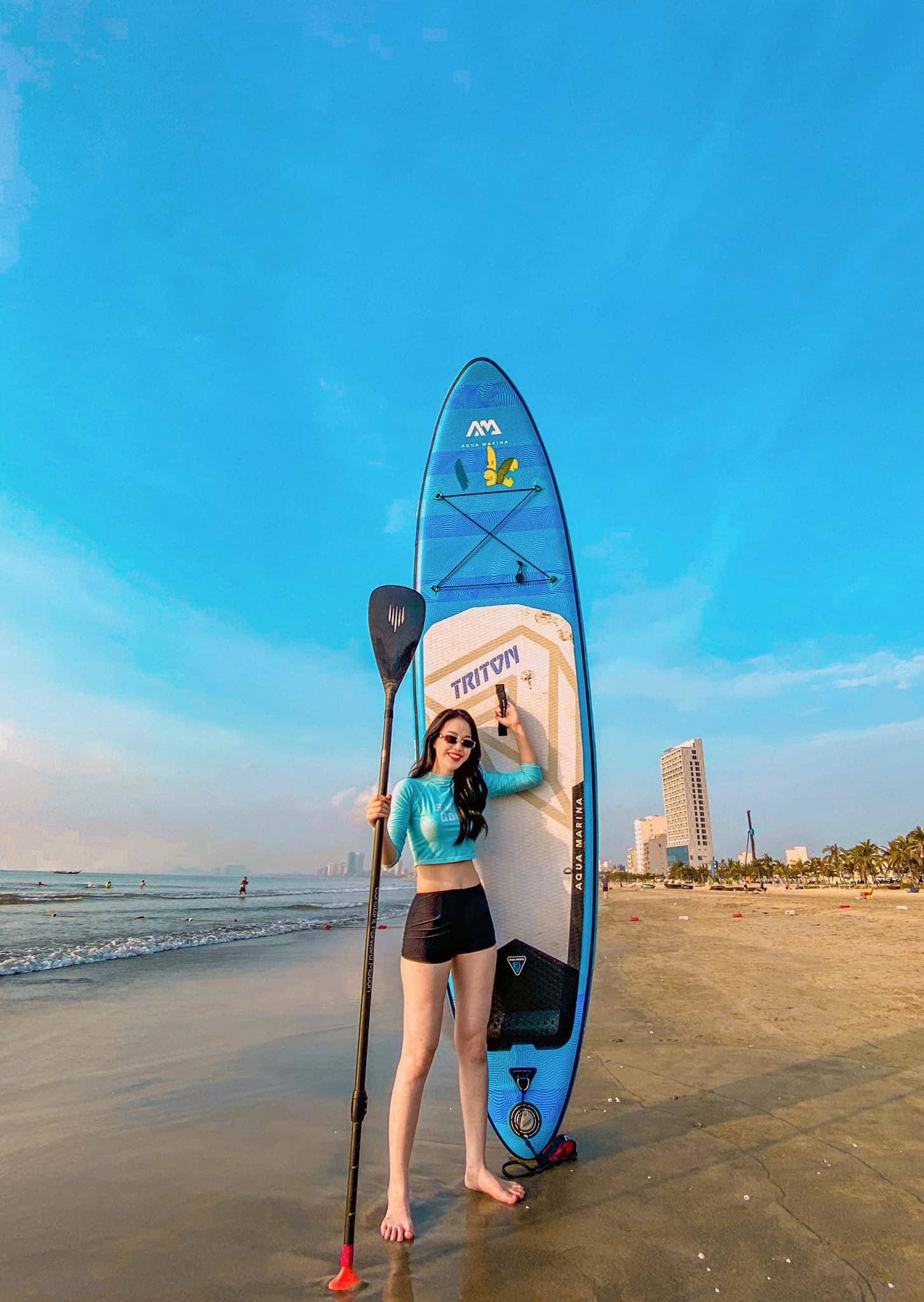 Sở hữu body gợi cảm, không chút mỡ thừa, MC Mai Phương tiết lộ cô áp dụng chế độ ăn uống hợp lý và tập luyện nhẹ nhàng. Mai Phương cho rằng, a classTextlinkBaiviet hrefhttps://eva.vn/phụ nữ/a không cần tập quá nặng, tập luyện để duy trì thân hình săn chắc và khoẻ mạnh là được. Bởi, nếu tập quá nặng, cơ bắp lên nhiều khiến cơ thể phái đẹp kém đi sự mềm mại, nữ tính vốn có.