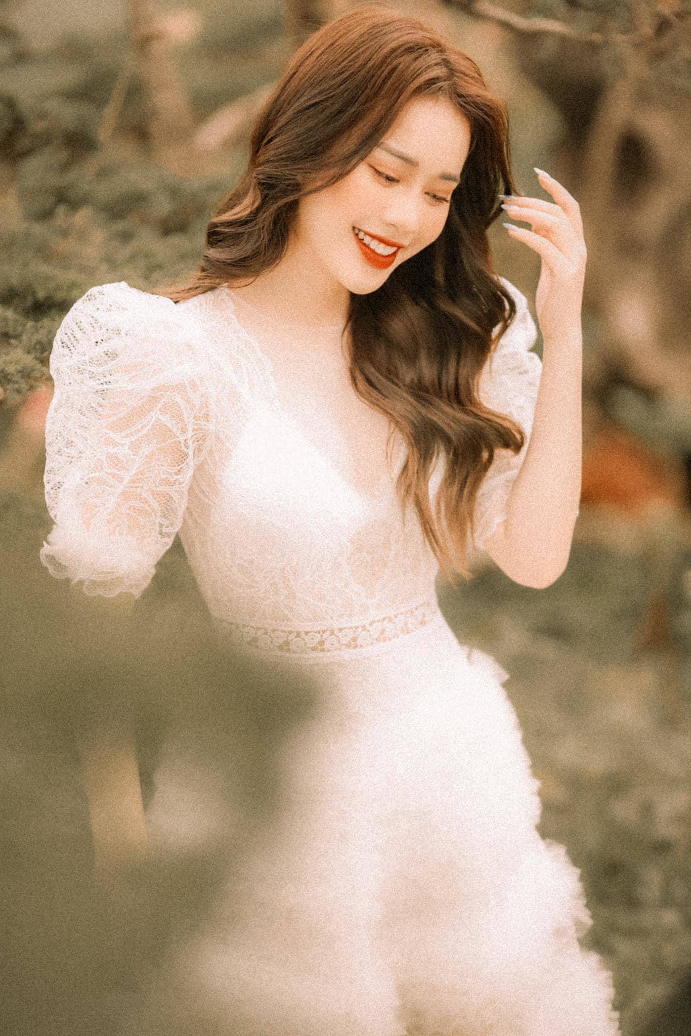 Với nhan sắc kiều diễm, xinh đẹp tựa nàng thơ, Mai Phương chiếm trọn cảm tình của người hâm mộ. Cô được khán giả ưu ái với danh xưng MC xinh đẹp nhất nhì VTV.