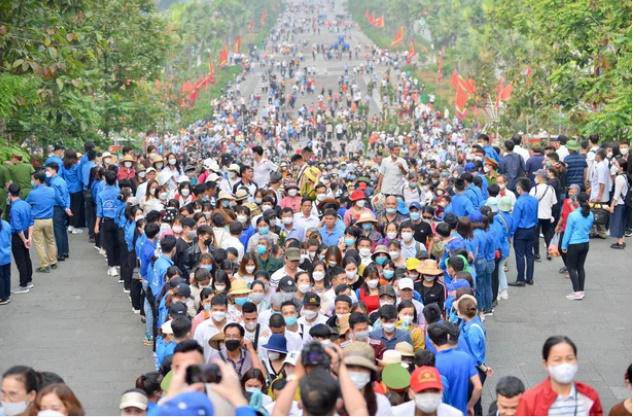 Hung Kings Anniversary 2022: amp;#34;Sea of ​​peopleamp;#34;  flocked to worship, mobilized more than 1,000 security guards - 3