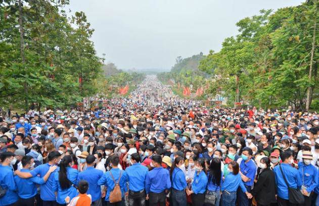 Hung Kings Anniversary 2022: amp;#34;Sea of ​​peopleamp;#34;  flocked to worship, mobilized more than 1,000 security guards - 1