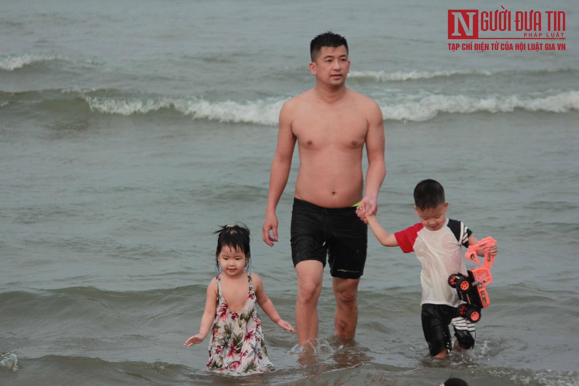 Nổi tiếng với nước biển xanh, Cửa Lò thu hút không chỉ khách trong tỉnh mà còn cả du khách từ nhiều tỉnh, thành khác.