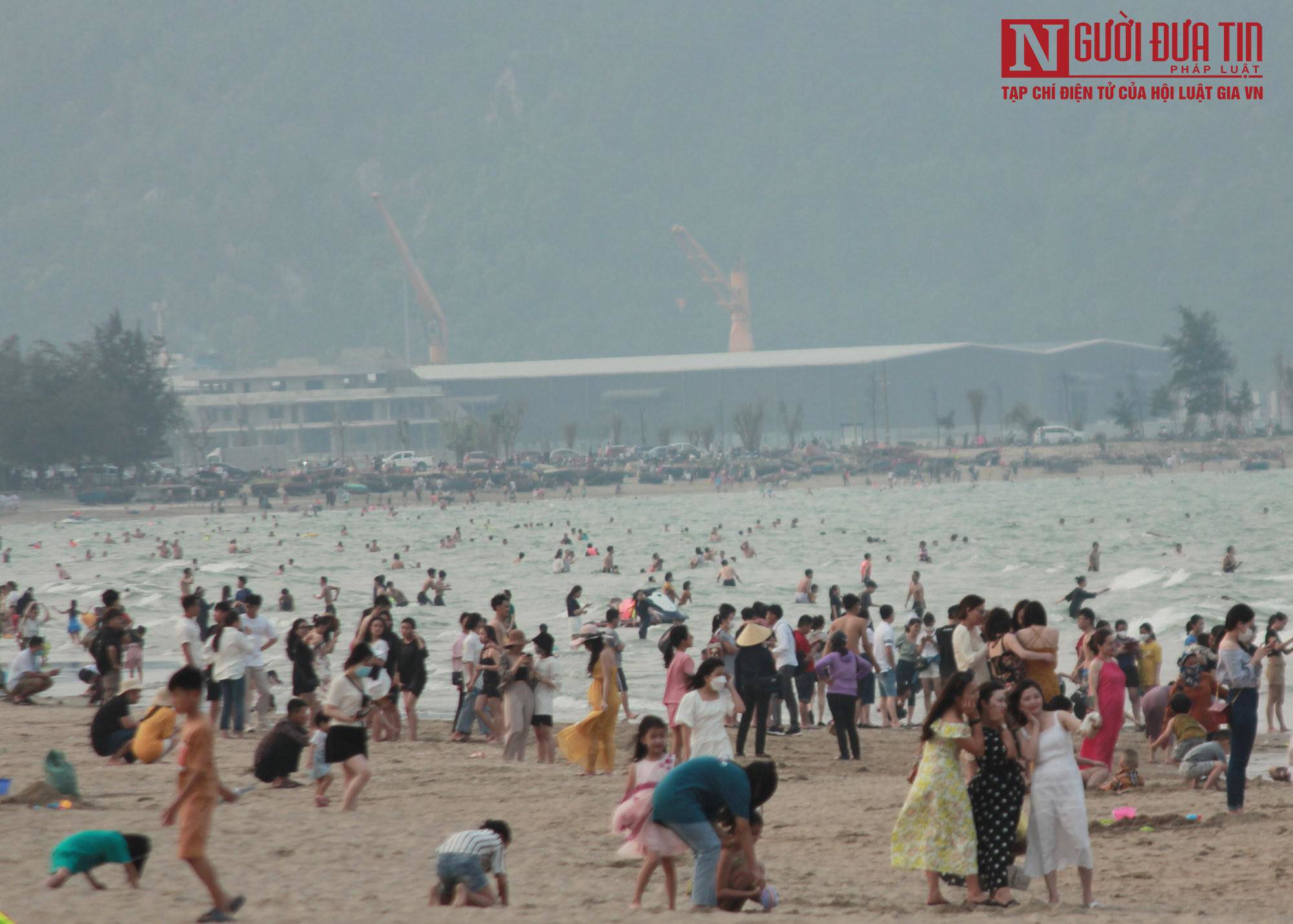 Ông Võ Văn Hùng, Phó Chủ tịch UBND Tx.Cửa Lò cho biết, để đảm bảo một mùa du lịch an toàn, thể hiện sự hiếu khách của thị xã biển, ngay từ những ngày đầu năm, Thường trực Thị ủy, HĐND, UBND thị xã Cửa Lò đã chỉ đạo các phòng, ban, đơn vị, UBND các phường triển khai nhiều biện pháp, giải pháp nhằm đôn đốc, đẩy mạnh việc thực hiện kế hoạch du lịch năm 2022, tăng cường quản lý Nhà nước về du lịch trong đó có công tác quản lý giá.