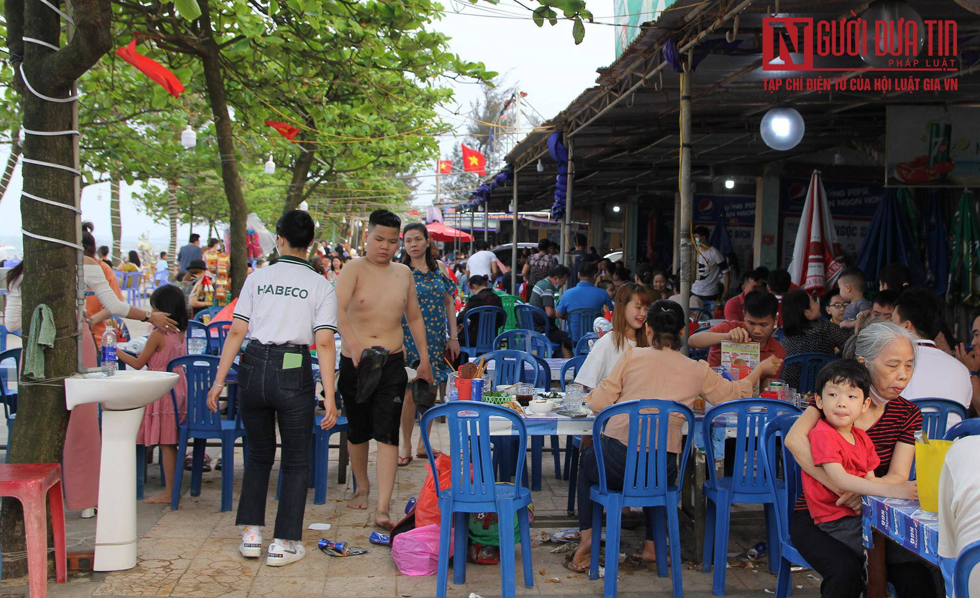 Để phục vụ tốt nhất cho du khách, ngay từ đầu mùa du lịch, Tx.Cửa Lò đã triển khai nhiều giải pháp, huy động sự vào cuộc của các ngành chức năng, chính quyền địa phương và người dân; trong đó thực hiện tốt các giải pháp đảm bảo vệ sinh môi trường, cảnh quan du lịch, an ninh trật tự, an toàn cho du khách.