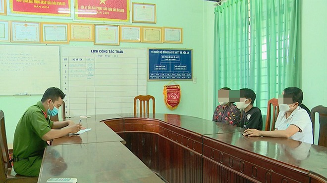 L.T.N tại trụ sở công an.